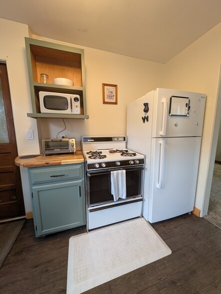 Building Photo - 601 N Front St