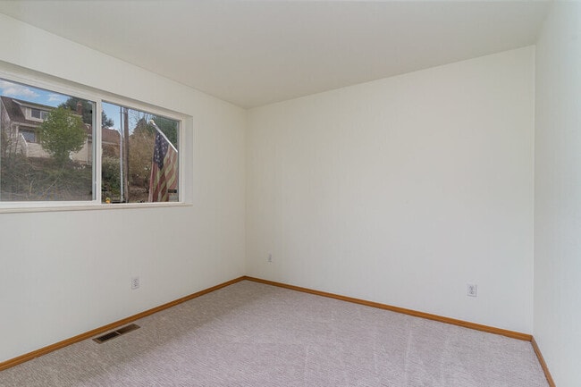 Building Photo - 6525 39th Ave SW