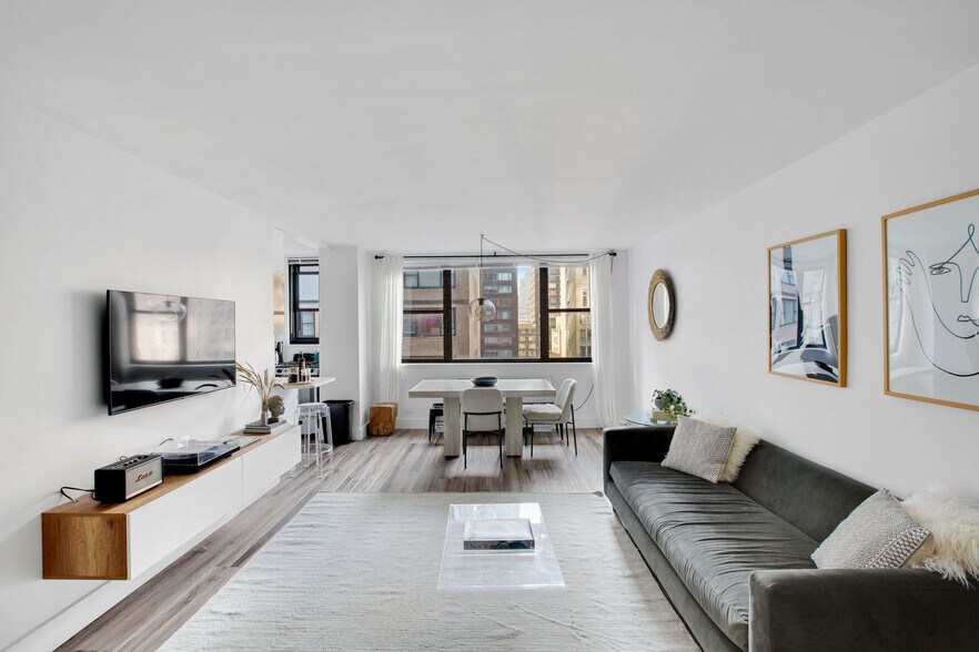 Building Photo - 330 W 58th St