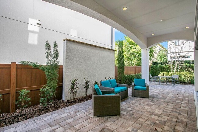 Building Photo - 8455 Via Vittoria Way