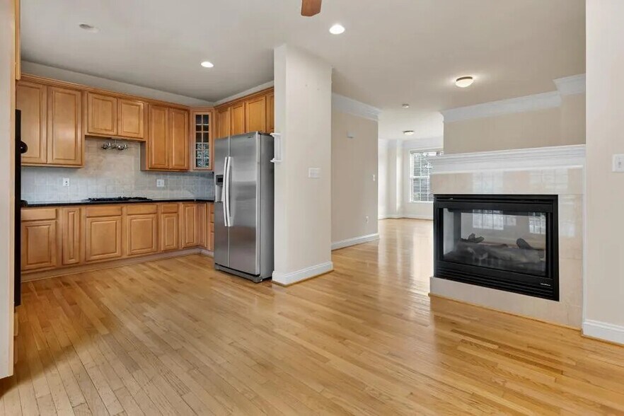 Building Photo - 4055 Columbia Pike