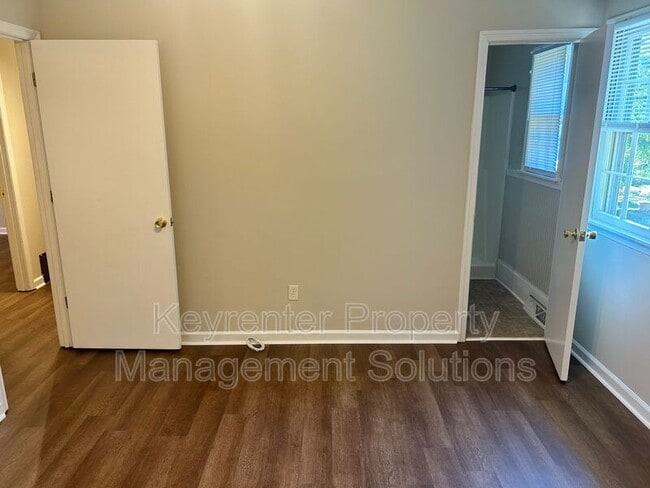 Building Photo - 510 Shore Rd