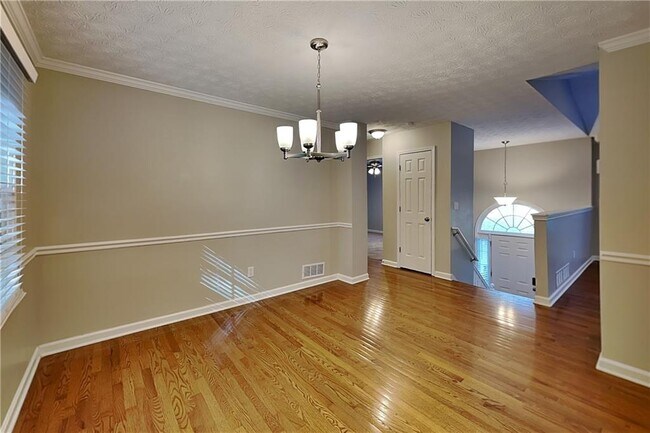 Building Photo - 300 Austin Dr