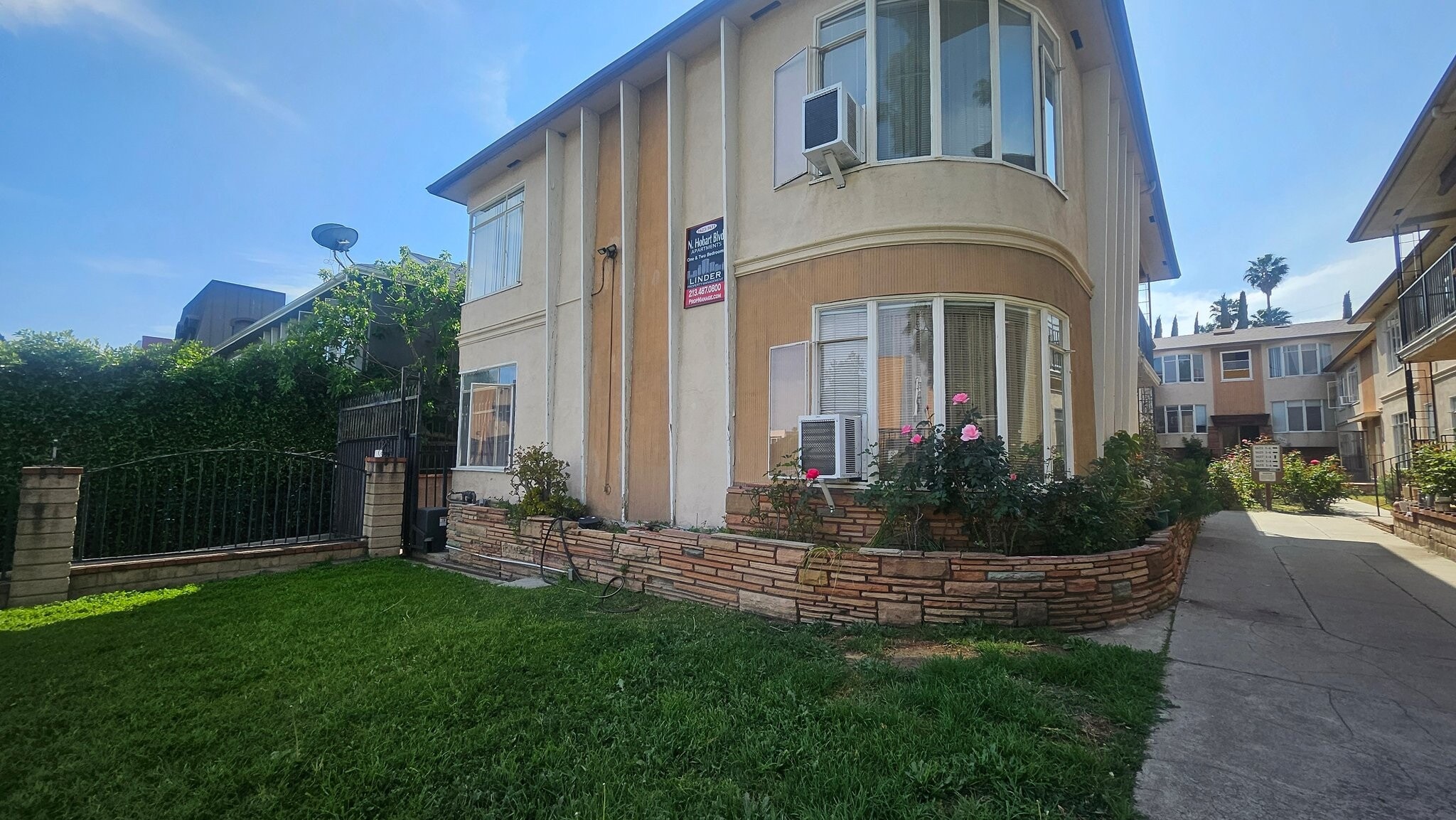 Building Photo - 1625 N Hobart Blvd