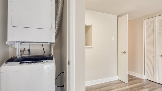 Building Photo - Stratford Hills Apartment and Townhomes