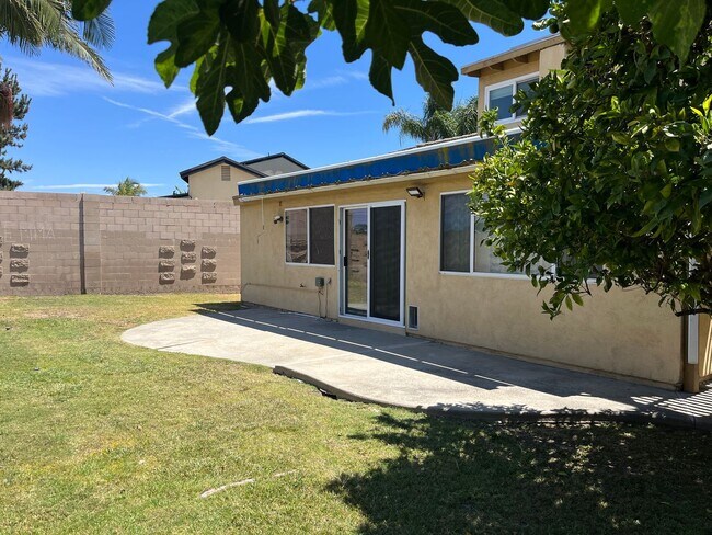 Building Photo - Wonderful Home with 3-Bedrooms, 2-Bath Plu...