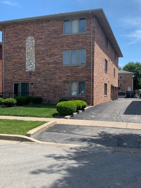 Building Photo - 10541 Parkside Ave