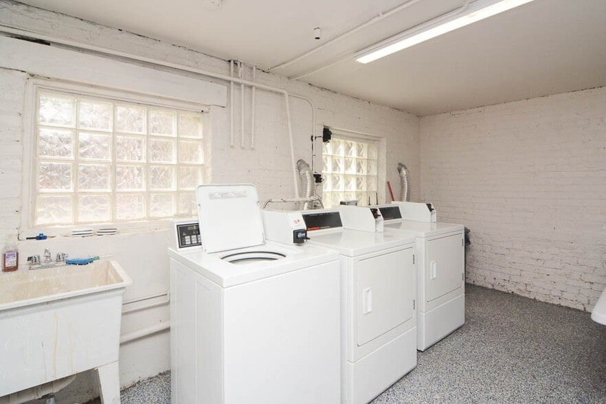 Building Photo - 2910 W George St