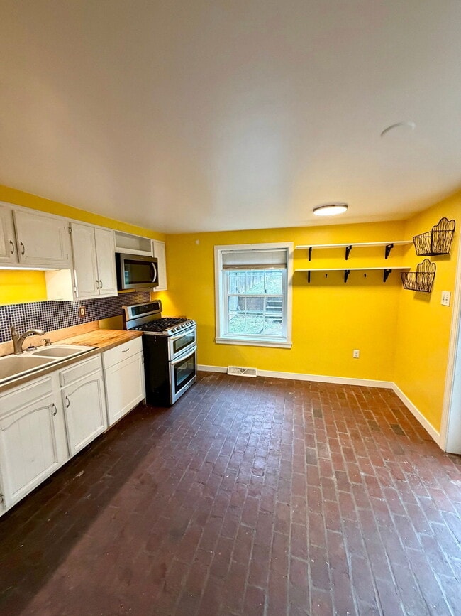 Building Photo - 139 Howard Ave