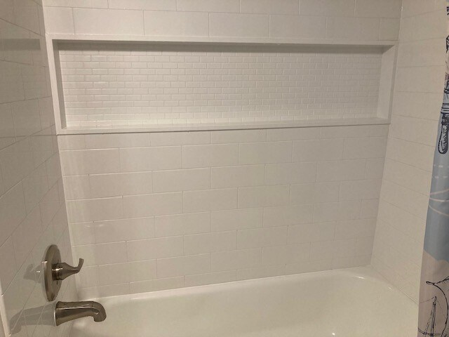 Tub/shower - 180 2nd St