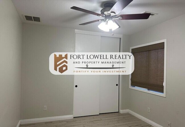 Building Photo - 1401 S 228th Ln