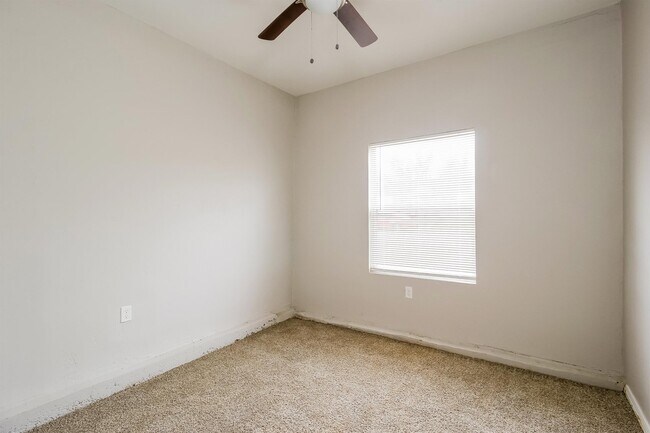 Building Photo - 4732 SE 24th St