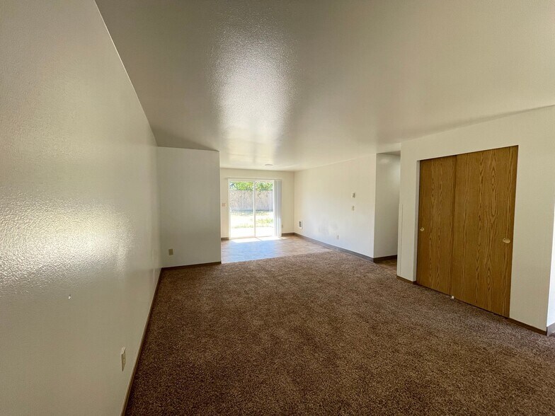 Building Photo - 10219 S Sheridan Ave