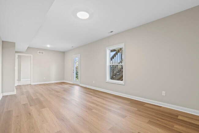 Building Photo - 933 Camden Ct