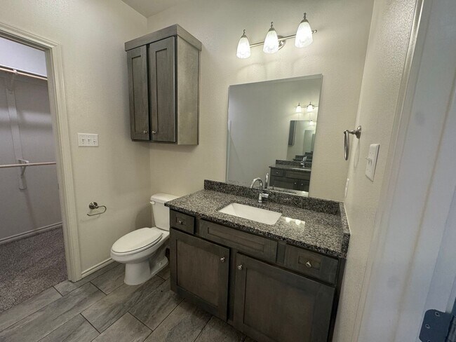 Building Photo - 3Bed/ 2Bath Available Now- in Lubbock coop...