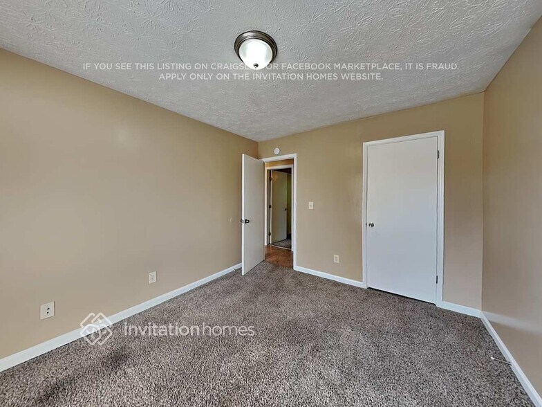 Building Photo - 2463 Mistletoe Ln SW