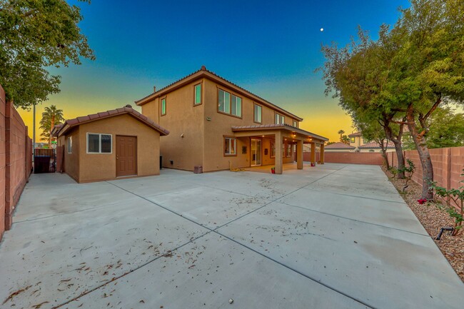 Building Photo - 5 Bedroom Corner Lot Home in Gated Community!