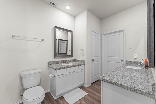 Building Photo - 12789 Royal W Dr
