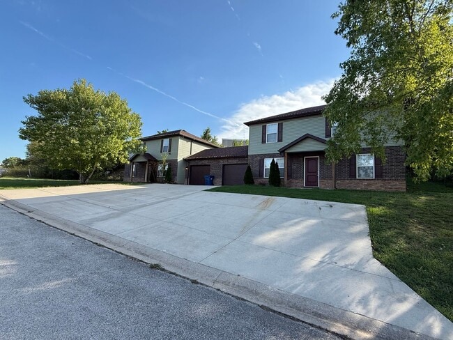 Primary Photo - 3BR Townhouse near Holiday Hills