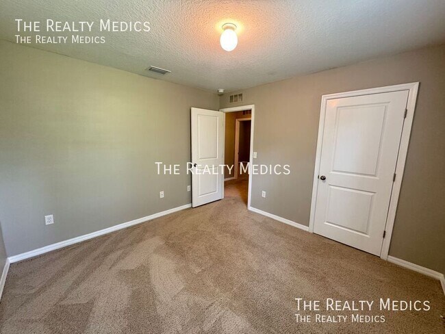 Building Photo - 1018 Ashentree Dr