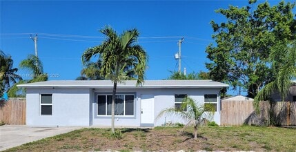 Building Photo - 2560 NE 8th Terrace