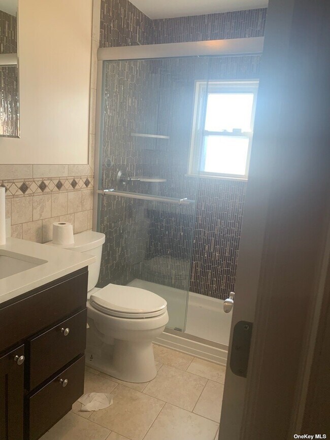 Building Photo - 2 Linden St