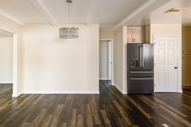 Building Photo - Beautifully Remodeled 4 Bed / 2 Bath Home in Prime Inglewood — Detached Garage + Spacious Yard
