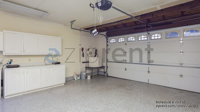 Building Photo - 3226 Gardendale Dr