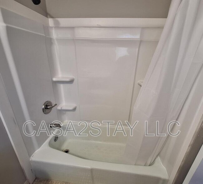 Building Photo - 359 Redmar Blvd