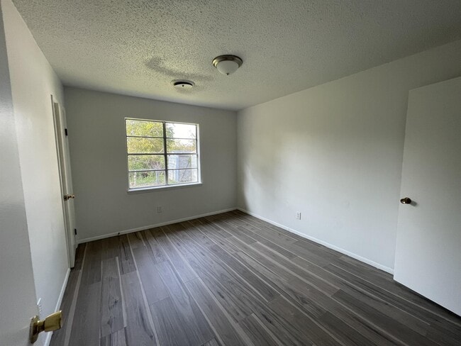 Primary Photo - 102 Butler Ave