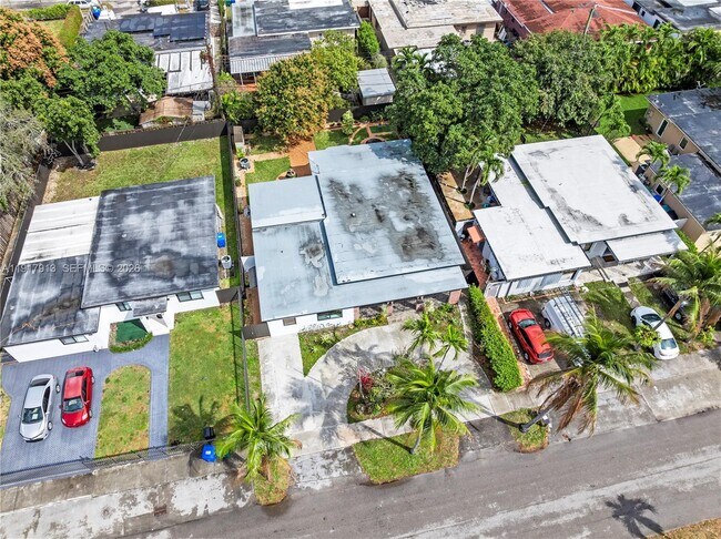 Building Photo - 161 SW 52nd Ct