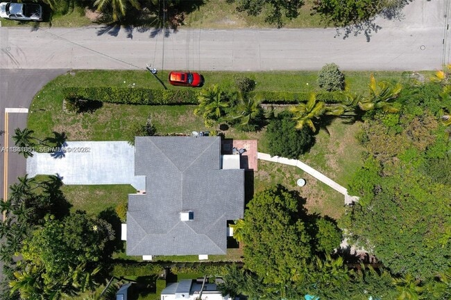 Building Photo - 7601 SW 59th Ct