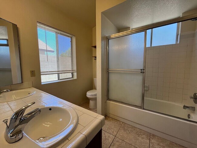 Building Photo - Charming 2 Bedroom, 2 Bathroom Home for Rent!