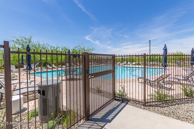 Building Photo - 5835 E Rose Garden Ln