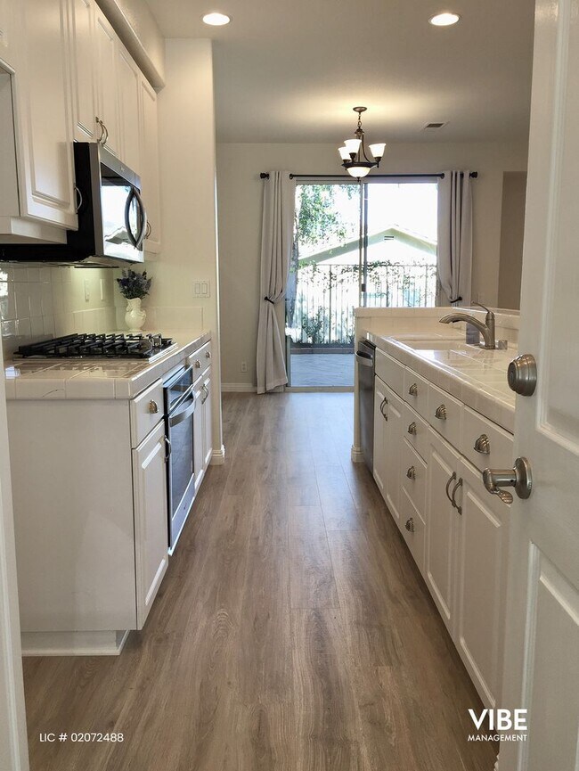 Building Photo - Beautifully updated Verdigris 3 bedroom Single Family Home with Sunset Views!