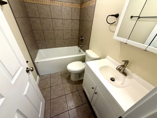 Building Photo - 1380 Cleveland St