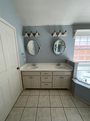 Building Photo - 5109 Holly Way