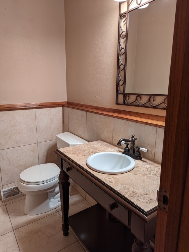 Building Photo - 956 N 124th St