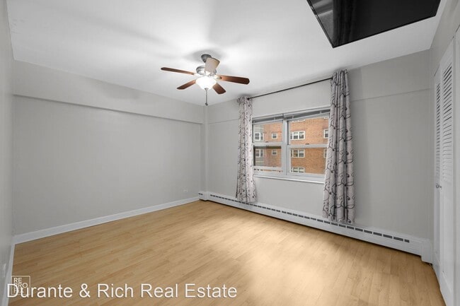 Building Photo - 1 br, 1 bath House - 4970 N Marine 630