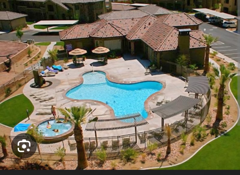 Building Photo - 810 S Dixie Dr