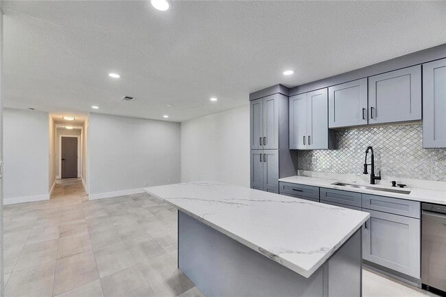 Building Photo - 1025 Apollo Beach Blvd