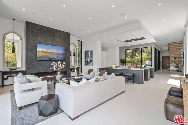 Building Photo - 1200 Angelo Dr