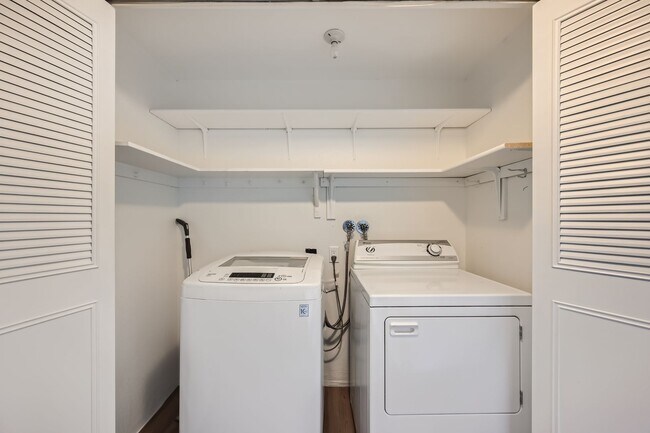 Building Photo - Completely Updated 2 Bedroom 2 Bathroom Condo Available NOW! Garage Parking Included!