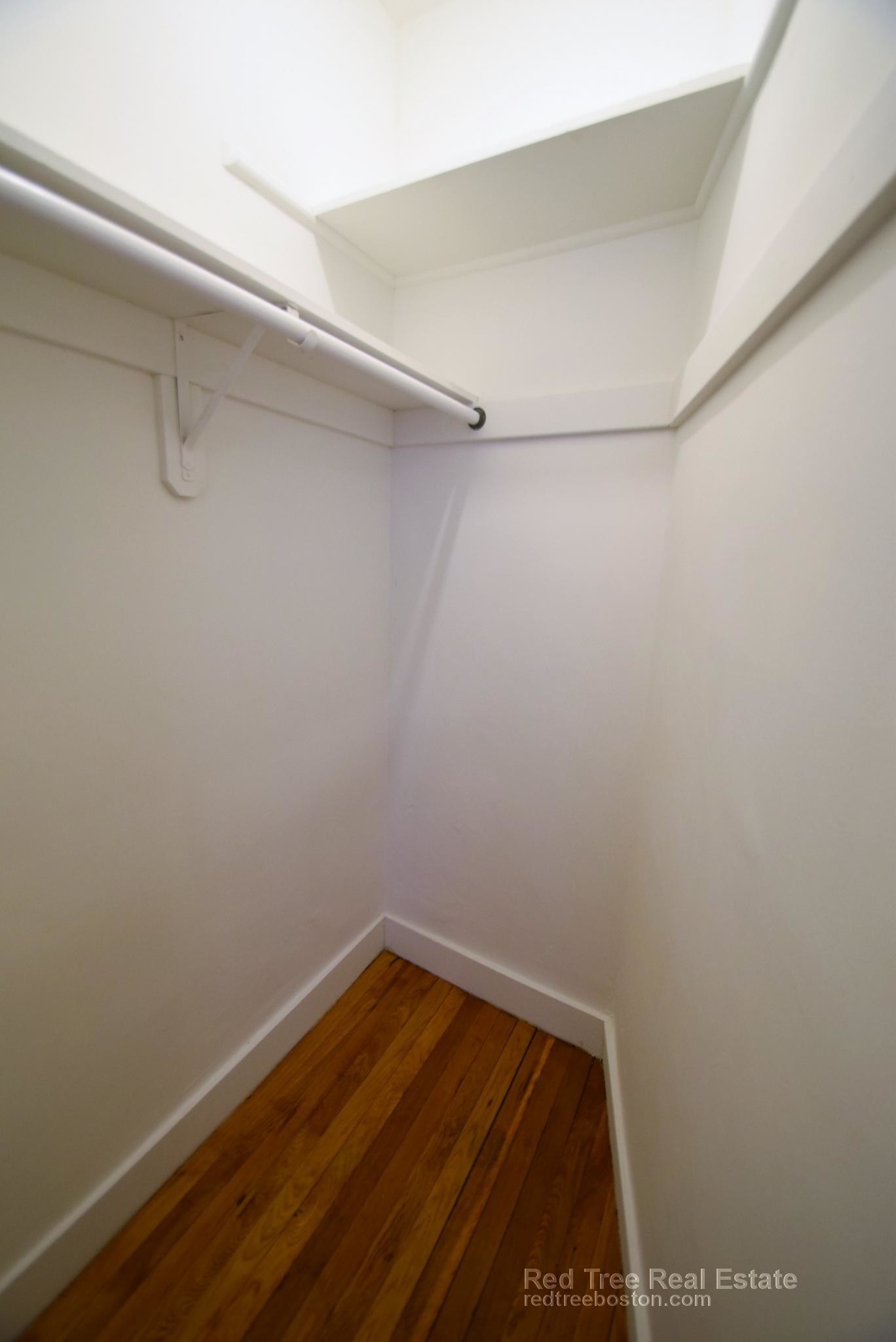 Building Photo - 6 Sutherland Rd