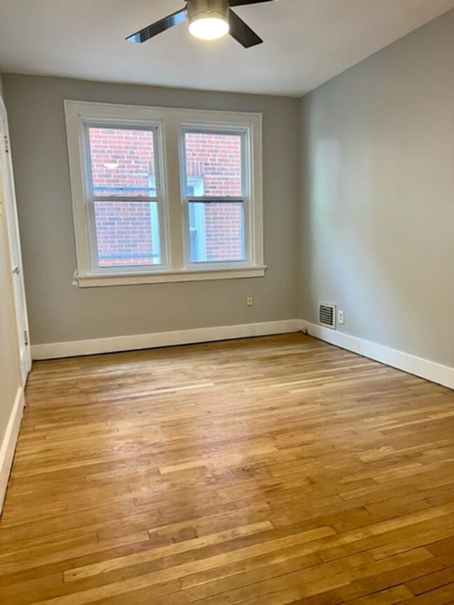 Building Photo - 1 Bedroom 1 Bath Townhome in Point Breeze