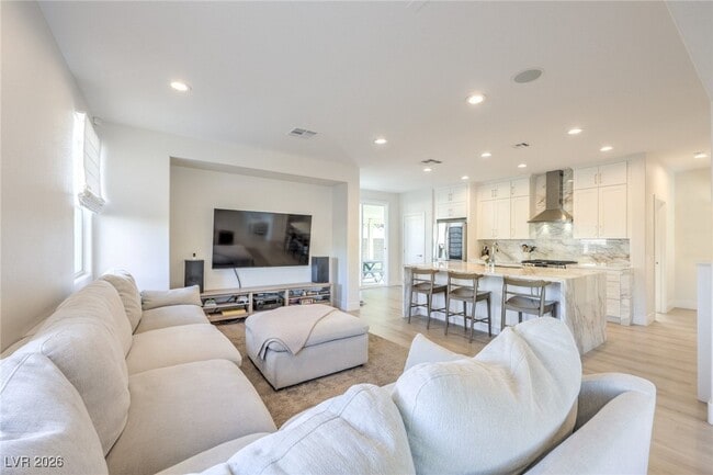 Building Photo - 5404 Avent Ferry St