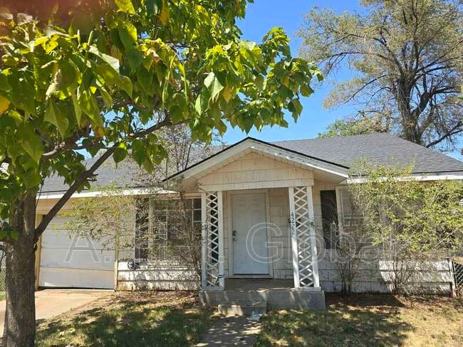 Primary Photo - 4222 SW 11th Ave