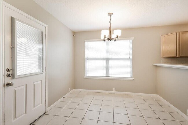 Building Photo - 19119 Royal Isle Dr