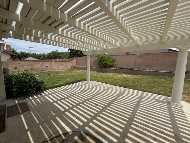 Building Photo - One story home in Simi Valley
