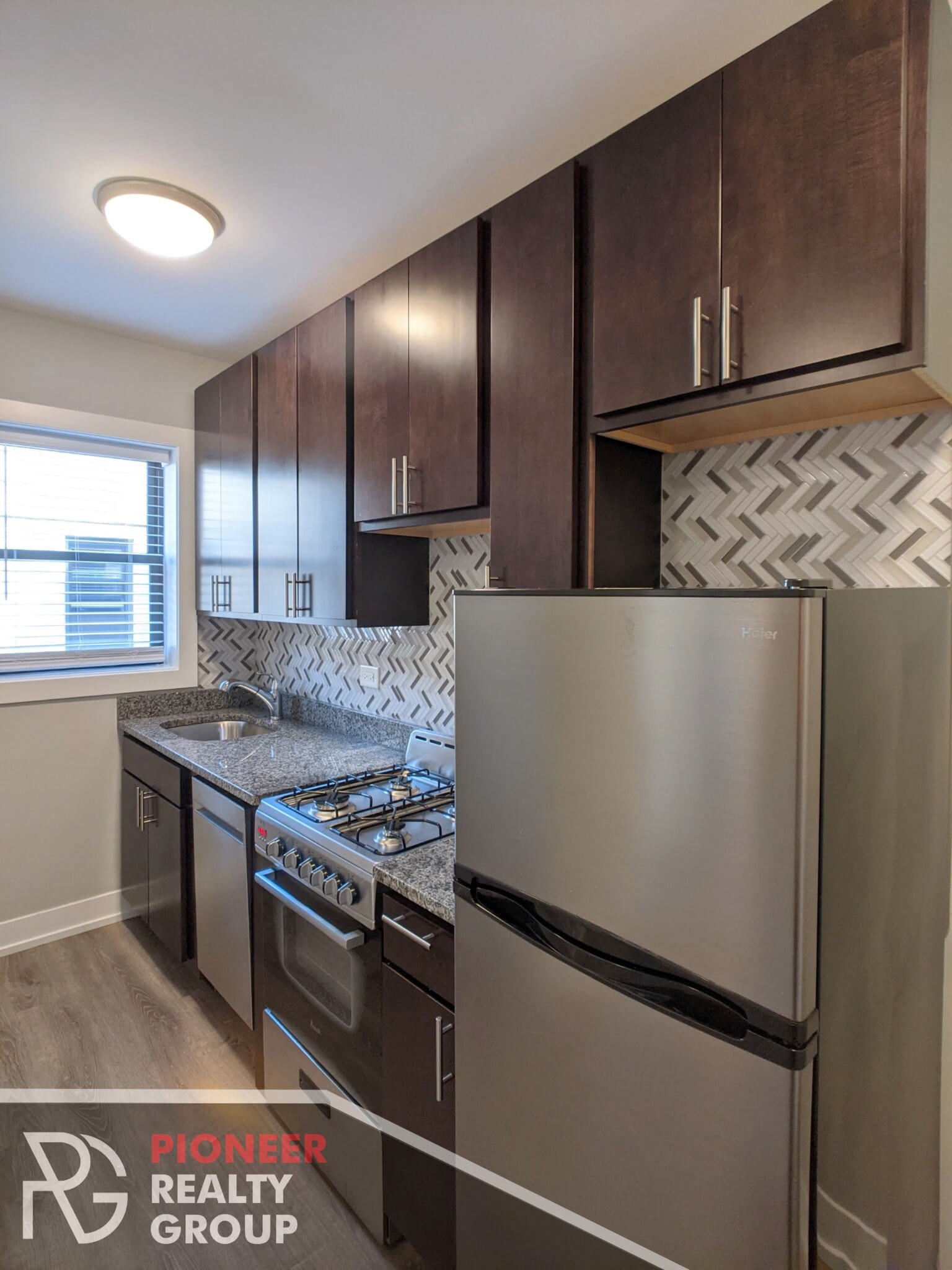 Building Photo - 437 W Belden Ave